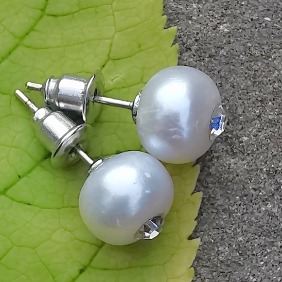 Pearl + Swarovski Earrings - Picture 2 of 2